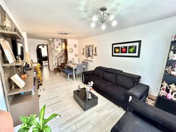 SE VENDE ESPECTACULAR CASA EN LOMA DEL INDIO POBLADO