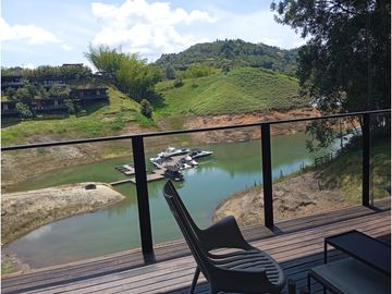 VENTA DE CABAÑA EN EL PEÑOL EN EXCLUSIVA UNIDAD CERRADA