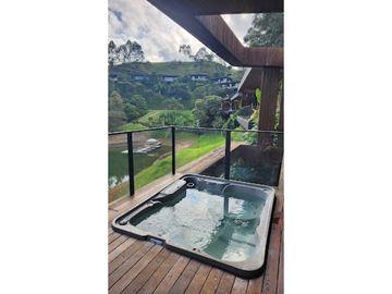 VENTA DE CABAÑA EN EL PEÑOL EN EXCLUSIVA UNIDAD CERRADA