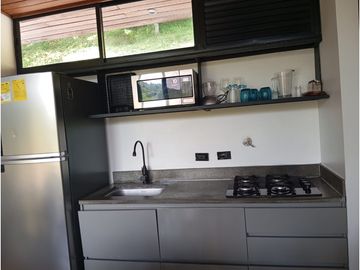 VENTA DE CABAÑA EN EL PEÑOL EN EXCLUSIVA UNIDAD CERRADA