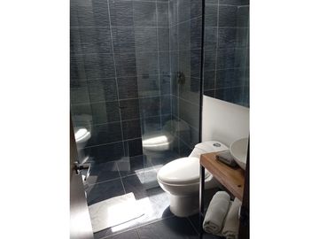 VENTA DE CABAÑA EN EL PEÑOL EN EXCLUSIVA UNIDAD CERRADA