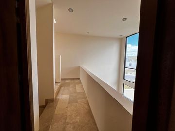 Casa en Venta en Valle de Juriquilla, Diseño de Autor, Doble Altura, Roof Garden