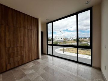 Casa en Venta en Valle de Juriquilla, Diseño de Autor, Doble Altura, Roof Garden