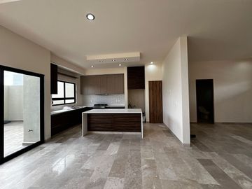 Casa en Venta en Valle de Juriquilla, Diseño de Autor, Doble Altura, Roof Garden