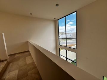Casa en Venta en Valle de Juriquilla, Diseño de Autor, Doble Altura, Roof Garden