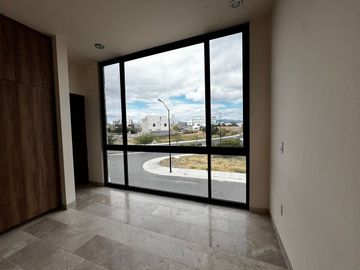 Casa en Venta en Valle de Juriquilla, Diseño de Autor, Doble Altura, Roof Garden