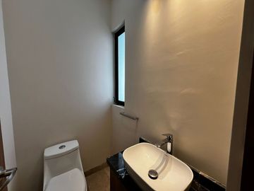 Casa en Venta en Valle de Juriquilla, Diseño de Autor, Doble Altura, Roof Garden