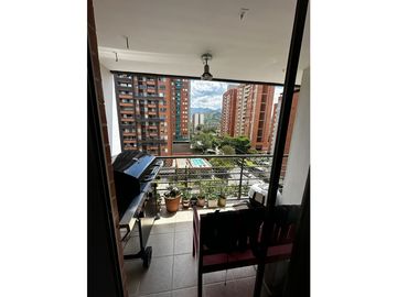 VENTA DE APARTAMENTO UNIDAD COMPLETA  LOMA DE LOS BERNAL PARTE BAJA