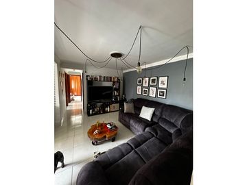 VENTA DE APARTAMENTO UNIDAD COMPLETA  LOMA DE LOS BERNAL PARTE BAJA
