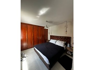 VENTA DE APARTAMENTO UNIDAD COMPLETA  LOMA DE LOS BERNAL PARTE BAJA