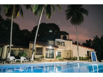 PREDIO HOTEL FAMILIAR DE VACACIONES EL MIRADOR VIA MELGAR GIRARDOT