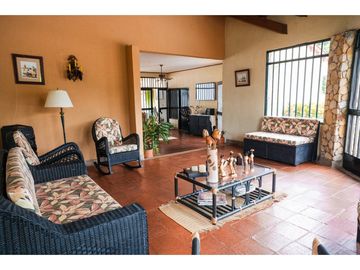 PREDIO HOTEL FAMILIAR DE VACACIONES EL MIRADOR VIA MELGAR GIRARDOT
