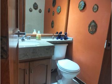 PARA VENTA CASA DE 146 M2 + 26 M2 JARDIN INTERIOR..JA