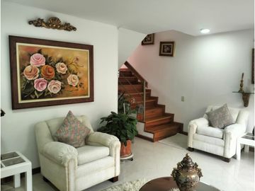 PARA VENTA CASA DE 146 M2 + 26 M2 JARDIN INTERIOR..JA