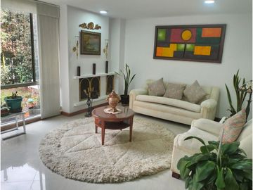 PARA VENTA CASA DE 146 M2 + 26 M2 JARDIN INTERIOR..JA