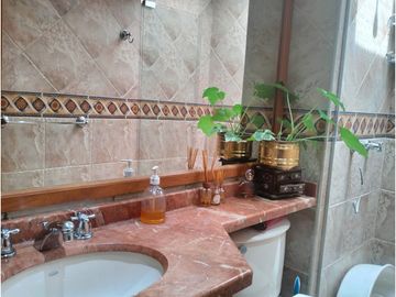 PARA VENTA CASA DE 146 M2 + 26 M2 JARDIN INTERIOR..JA