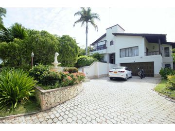 Venta casa campestre Urb. Los campanos de 2 niveles en Turbaco