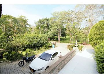 Venta casa campestre Urb. Los campanos de 2 niveles en Turbaco