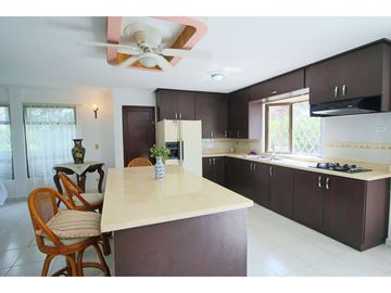 Venta casa campestre Urb. Los campanos de 2 niveles en Turbaco