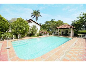 Venta casa campestre Urb. Los campanos de 2 niveles en Turbaco