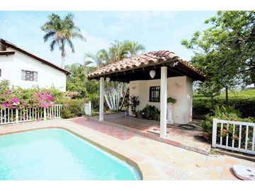 Venta casa campestre Urb. Los campanos de 2 niveles en Turbaco