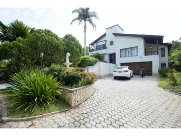 Venta casa campestre Urb. Los campanos de 2 niveles en Turbaco