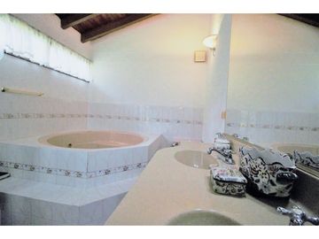 Venta casa campestre Urb. Los campanos de 2 niveles en Turbaco