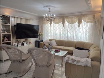 SE VENDE AMPLIA CASA EN CONJUNTO EN LOS ALPES