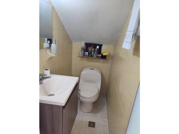 SE VENDE AMPLIA CASA EN CONJUNTO EN LOS ALPES