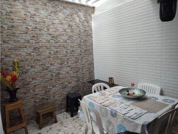 SE VENDE AMPLIA CASA EN CONJUNTO EN LOS ALPES