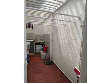 SE VENDE AMPLIA CASA EN CONJUNTO EN LOS ALPES