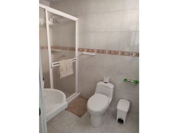 SE VENDE AMPLIA CASA EN CONJUNTO EN LOS ALPES