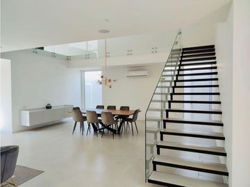SE VENDE MODERNA CASA INTELIGENTE LA CUMBRE