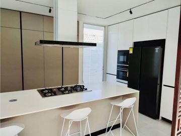 SE VENDE MODERNA CASA INTELIGENTE LA CUMBRE