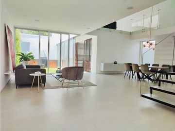 SE VENDE MODERNA CASA INTELIGENTE LA CUMBRE