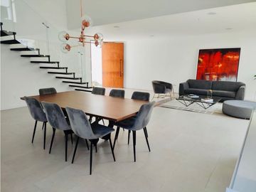SE VENDE MODERNA CASA INTELIGENTE LA CUMBRE
