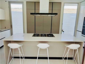 SE VENDE MODERNA CASA INTELIGENTE LA CUMBRE