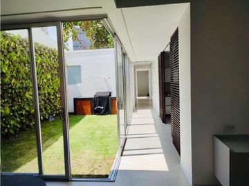 SE VENDE MODERNA CASA INTELIGENTE LA CUMBRE