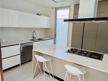 SE VENDE MODERNA CASA INTELIGENTE LA CUMBRE