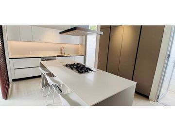 SE VENDE MODERNA CASA INTELIGENTE LA CUMBRE