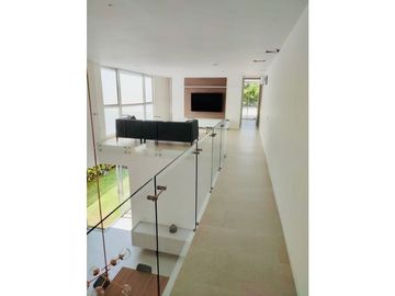 SE VENDE MODERNA CASA INTELIGENTE LA CUMBRE