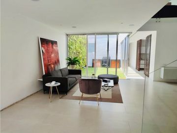 SE VENDE MODERNA CASA INTELIGENTE LA CUMBRE