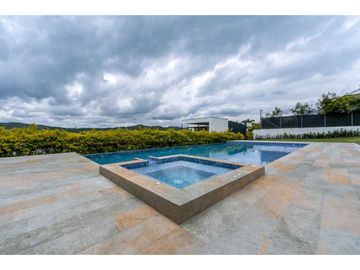 Casa nueva en Lago Calima Condominio La Irlanda