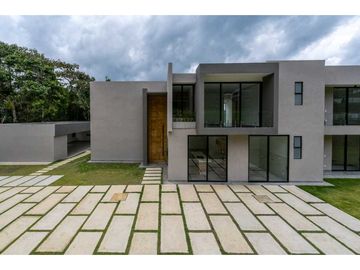 Casa nueva en Lago Calima Condominio La Irlanda