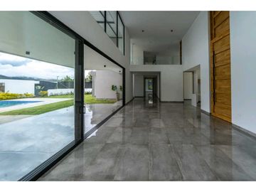 Casa nueva en Lago Calima Condominio La Irlanda