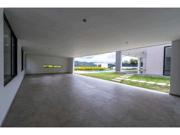 Casa nueva en Lago Calima Condominio La Irlanda