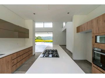 Casa nueva en Lago Calima Condominio La Irlanda
