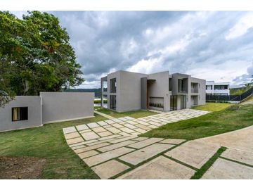 Casa nueva en Lago Calima Condominio La Irlanda