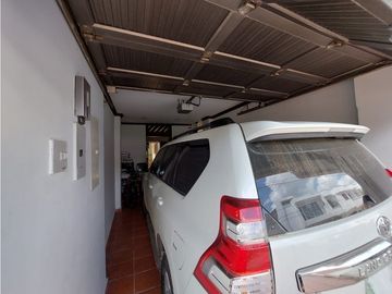 SE VENDE Y/O PERMUTA CASA DE TRES PISOS EN LOS ANGELES MONTERA