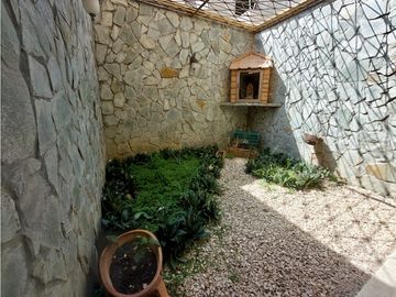 SE VENDE Y/O PERMUTA CASA DE TRES PISOS EN LOS ANGELES MONTERA